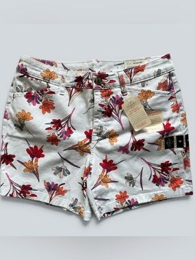 St. John’s Bay White Floral Secretly Slender Gardengirl Mid Rise Shorts Size 6